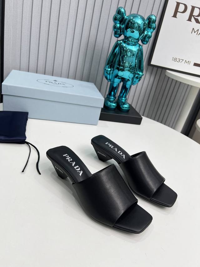 Factory Sss heavily launches Prada's latest long and short boots, sandals, singl