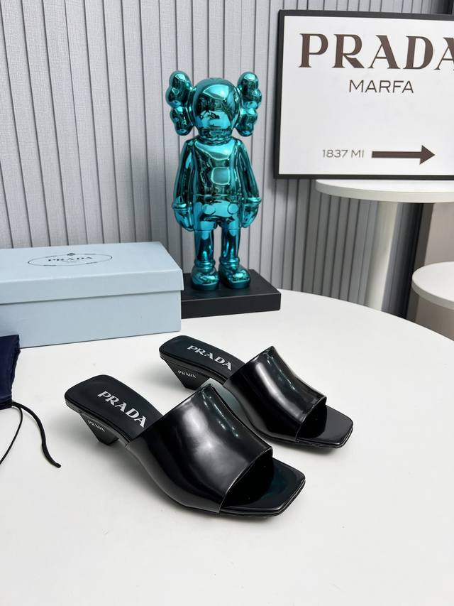 Factory Sss heavily launches Prada's latest long and short boots, sandals, singl