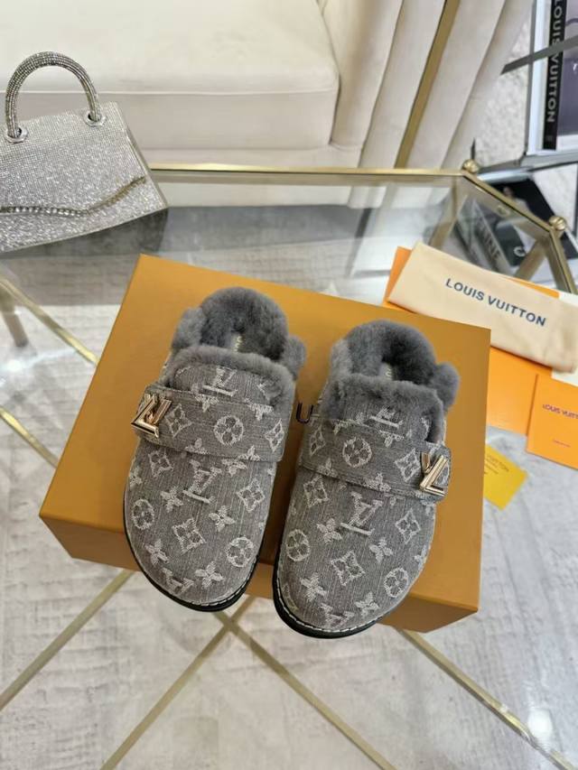 Lv Couple's Wool Slippers | Luxurious and luxurious, This pair of Lv classic clo