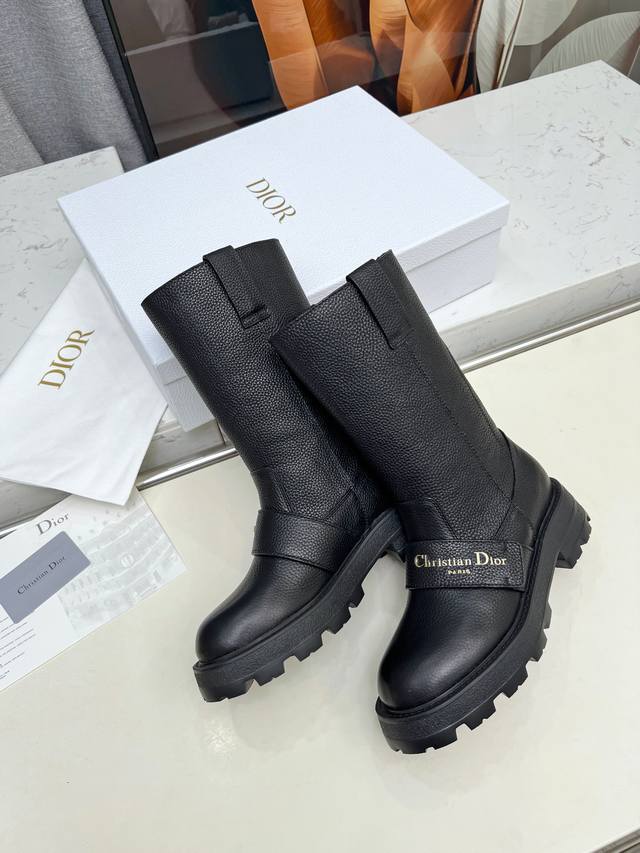 Dior 2025Ss retro British-style brogue knight boots, a versatile slim-fitting Xu
