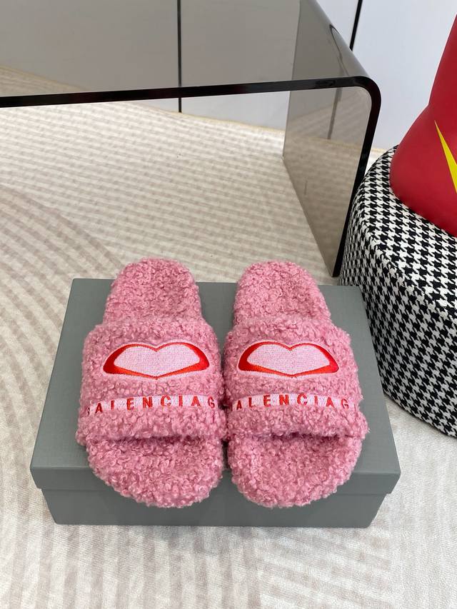 Factory-exclusive, premium Balenciaga 25Ss autumn/winter trendy wool slippers.