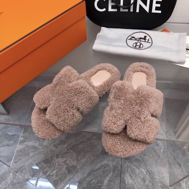 fw25 New Arrival~ H's 2025 Fall/Winter couple's slippers. Made of a curly wool a