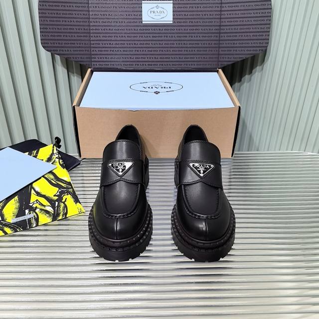 Not with airplane box-20 * _Prada British retro triangle logo loafers, large fac
