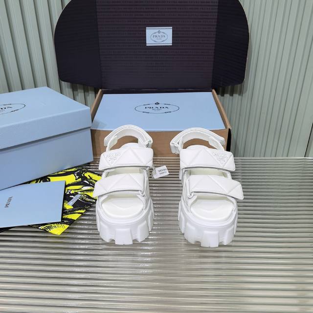 Made in Dongguan and shipped with the official website's synchronized packaging.