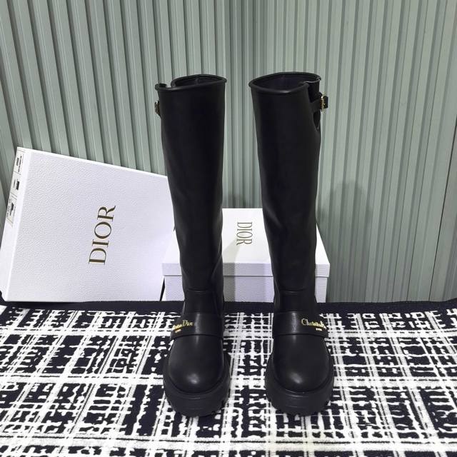 Dior's autumn/winter runway slip-on boots, highly recommended by celebrities and