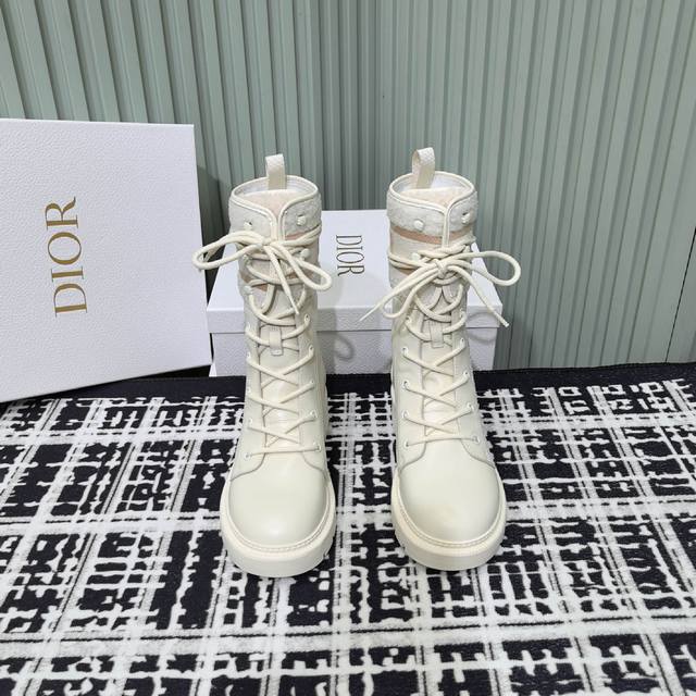 Dior's new autumn and winter runway style D-Major series lace-up mid-calf Martin