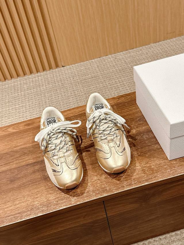 Dior's new sneakers define your fashion style. Boldly utilizing innovative techn