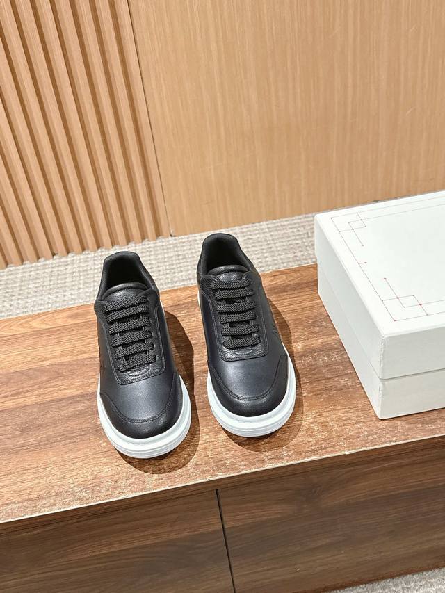 Male+10 # McQueen is undoubtedly the classic king of white sneakersThere are ind