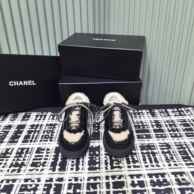 Chanel's new Milan catwalk sneakersDouble C square round toe lace-up casual sho