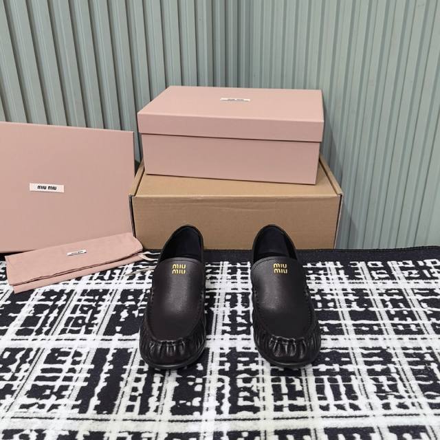 Shopping agent level Miumiu 25Ss latest fall/winter runway loafers, packaged in