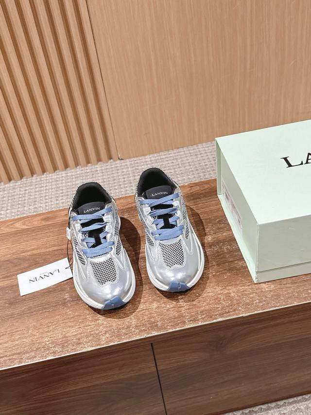 Lanvin's latest Jla collection, a couple's mesh thick-soled casual sneaker and