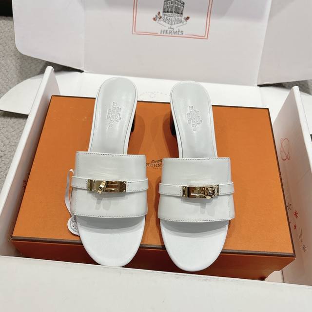 Gold buckle factory price p Hermes' new Gigi sandals are fashionable and versat