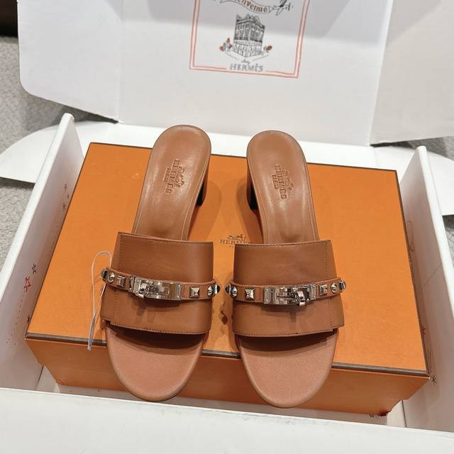 Factory price p Hermes' new Gigi sandals are fashionable and versatile, super c