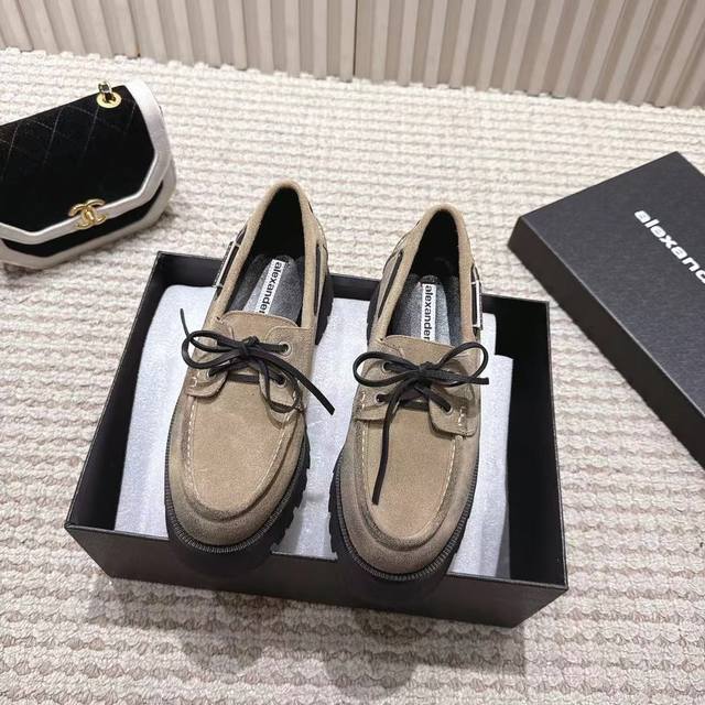 Alexander Wang's latest autumn/winter runway hit series features a thick-soled d