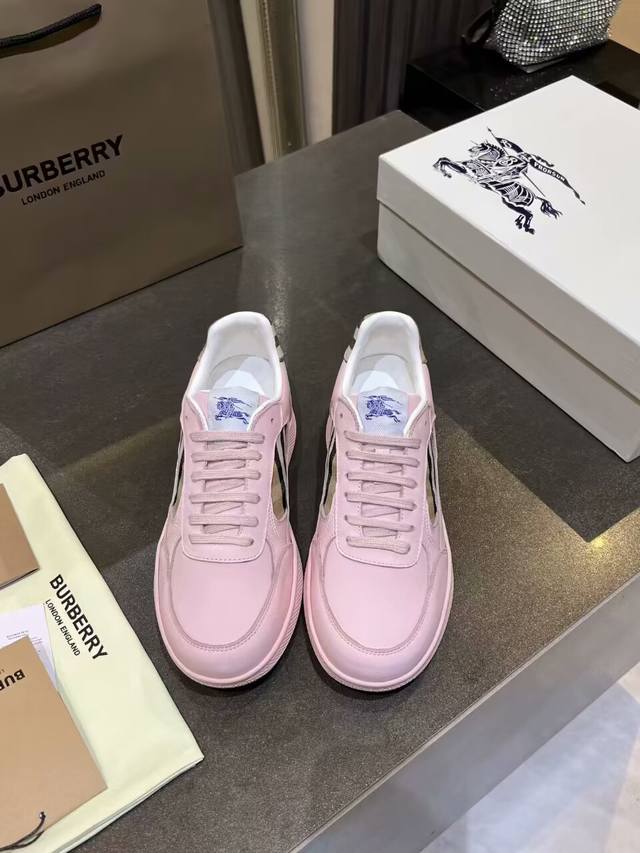 Women and Men +10! Italian-made sneakers in smooth calfskin leather with contra