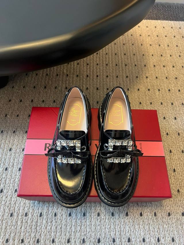 roger Vivie* New Loafers RV's new loafers feature a retro-modern design inspired