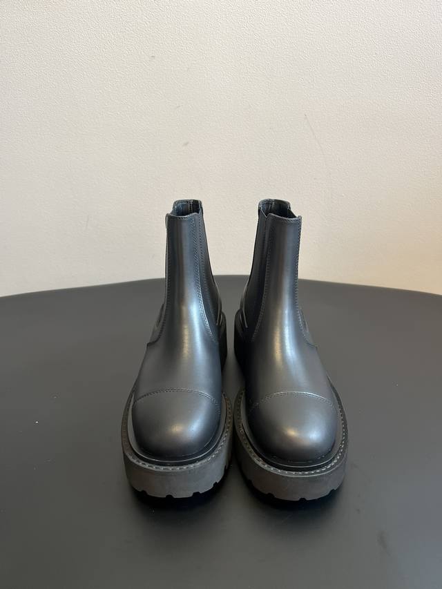 chane* 25Ss New Chanel Thick-Sole Slip-On Boots ( ) - Chanel's simplicity is oft