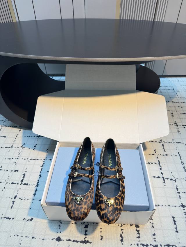 Prada round-toed Mary Jane ballet flats . Decorated with a metal triangular en