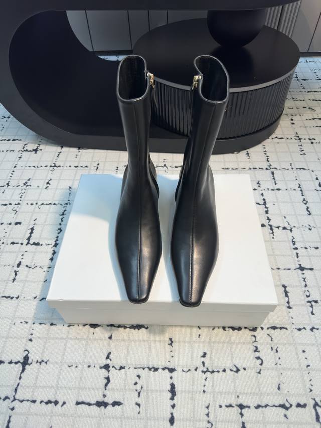 The Row's new autumn and winter stiletto-heeled pointed-toe leather ankle boots