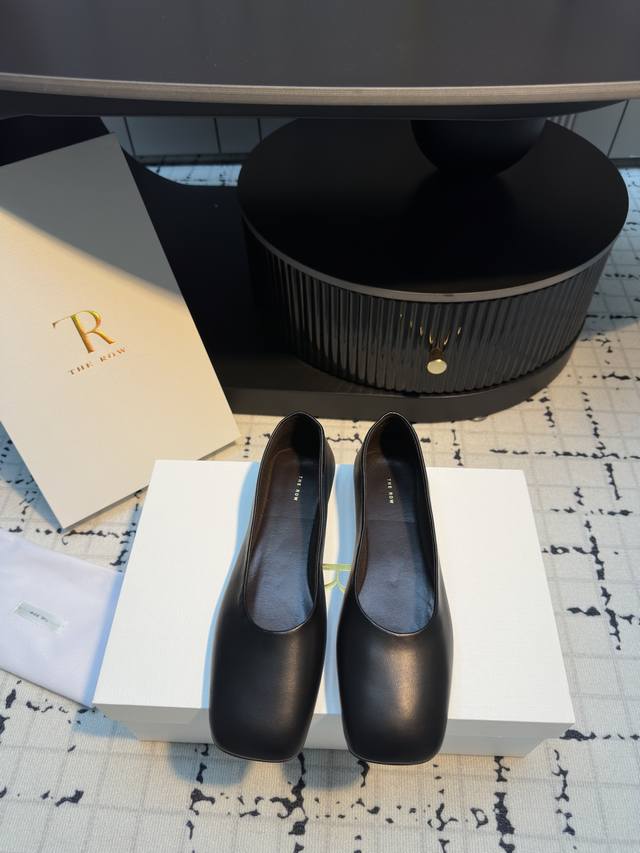 the Row 25Ss square-toe flat shoes Two pairs of golden beauties need to be share