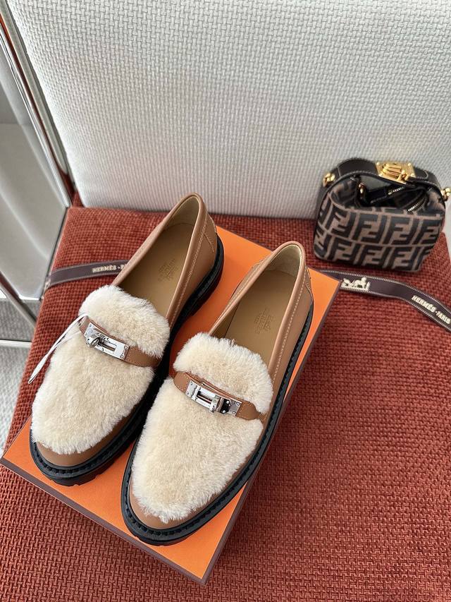 Dongguan-produced * Lcone sheepskin Kelly buckle loafers | Original purchase and