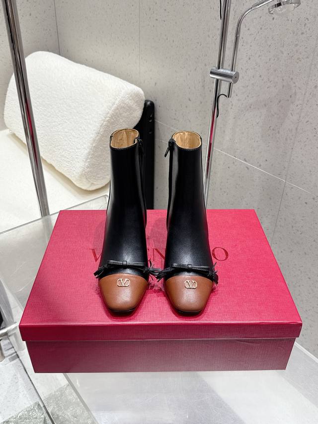 High version Valentino Valentino 2025Ss autumn and winter series new thick heel