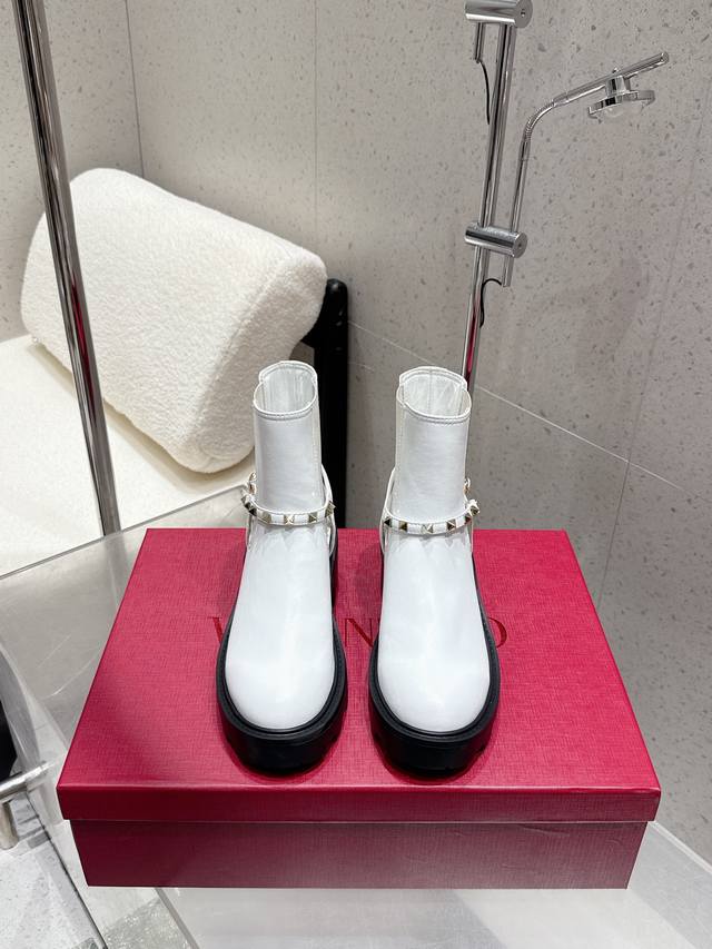 High version Valentino 2025Ss autumn and winter series new thick heel high heel