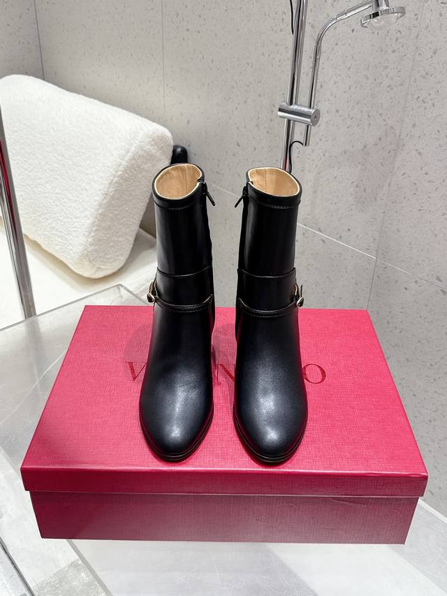 High version Valentino Valentino 2025Ss autumn and winter series new thick heel