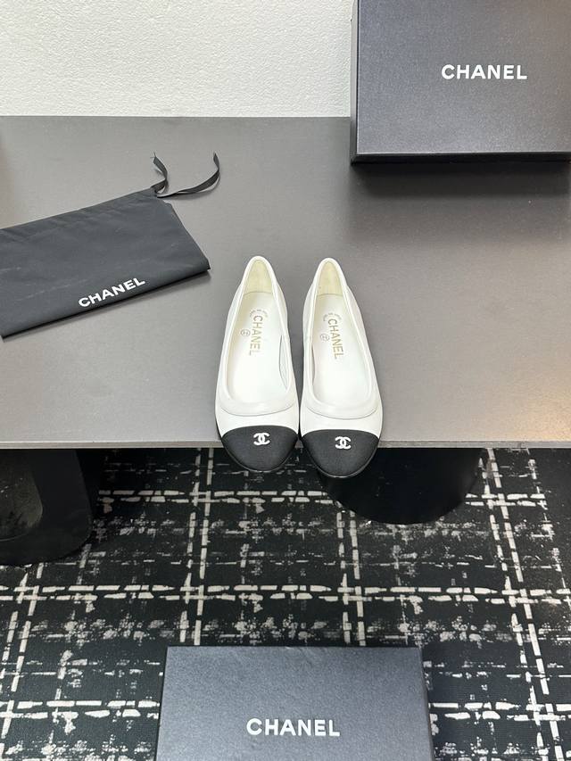 Chanel | Chanel 25p New Classic Double C Flat Colorblocked Single Shoes! Upper M