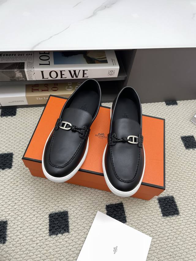 Hermes.H men's autumn and winter loafers. . Classic boot-shaped and British re