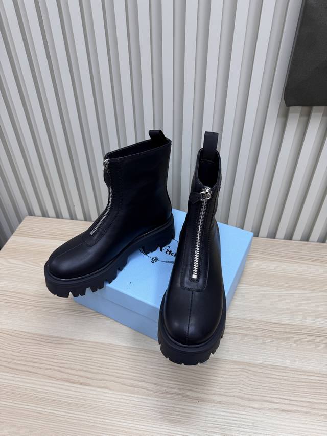 Factory top version Prada Prada couple's Martin boots are here, comfortable and
