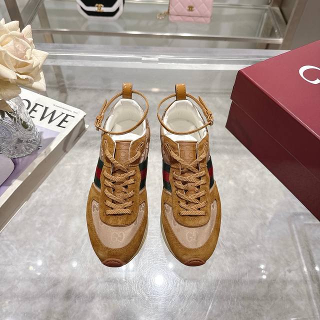 2025 Dynamic piece. Lightweight and flexible outsole with a special treatment ex