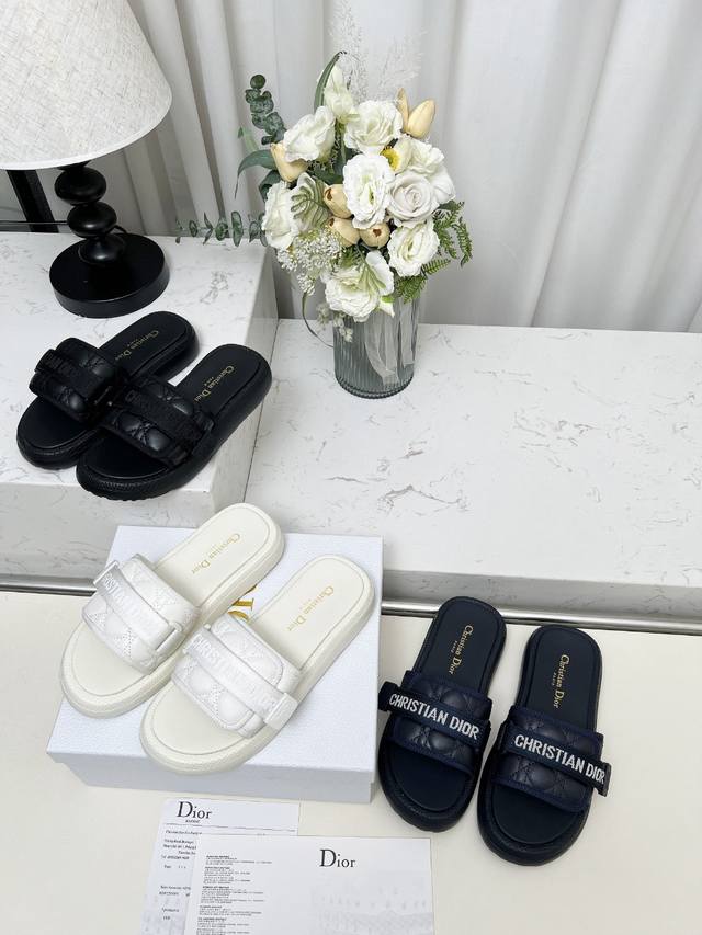 Dio*25 new diamond-patterned Velcro platform slippers. Super lightweight and com