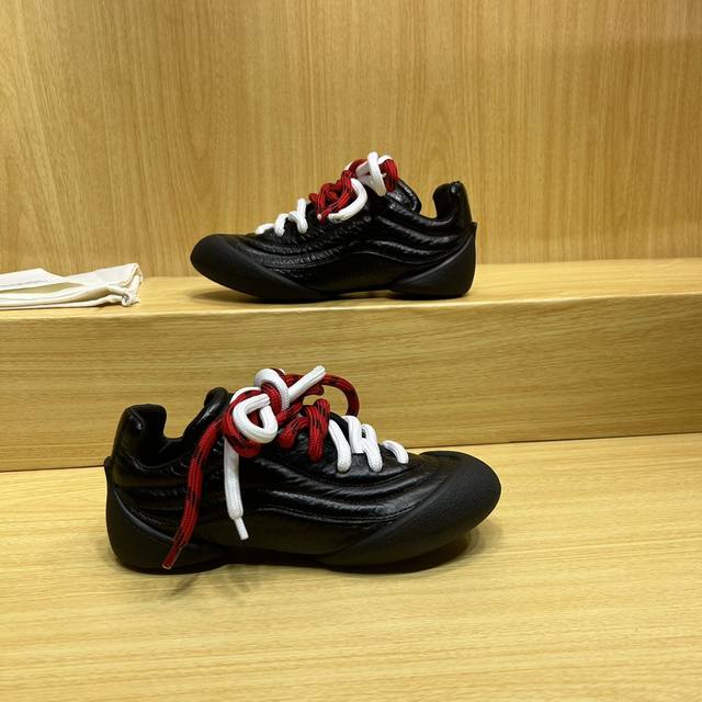 Latest new arrivals at the counter! Top-tier, high-end Alexander McQueen wide-le