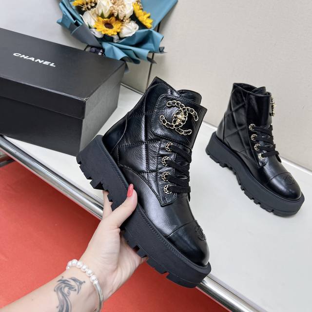 High-end Chanel, the latest Chanel 2025B Fall/Winter boots, a must-have this se