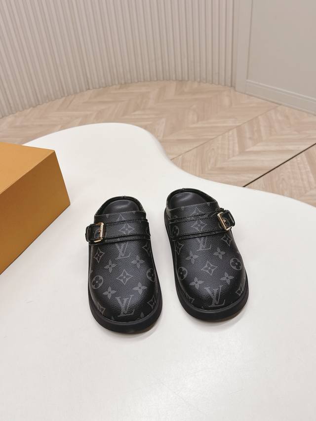Lv Donkey brand's new half-slip flat sandals are ready for a relaxed everyday lo