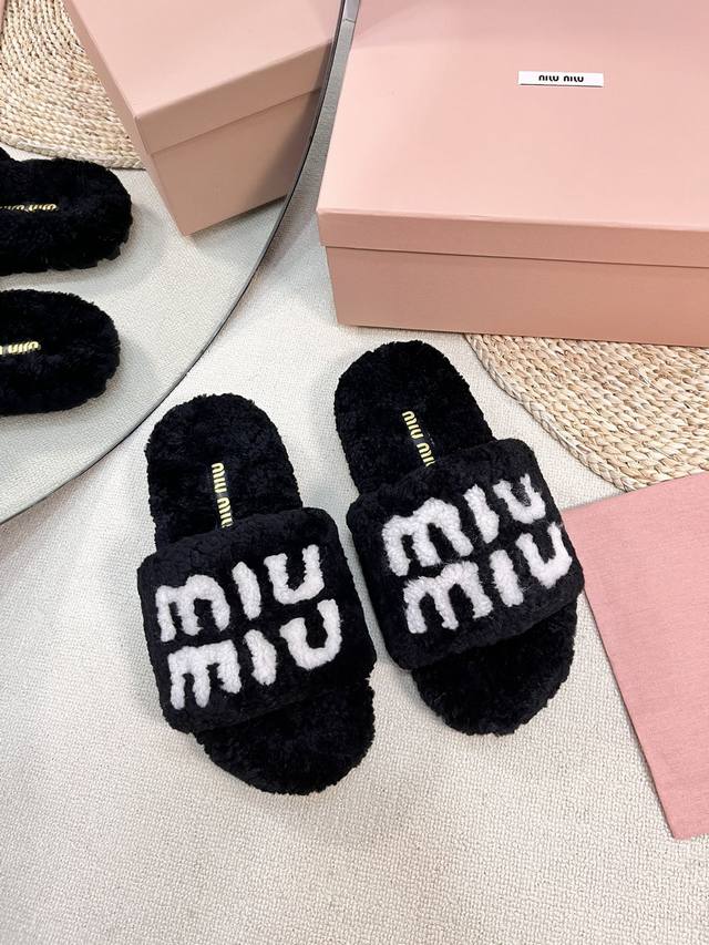 Miumiu's top-of-the-line furry slippers for fall and winter! 1:1 molded, instant