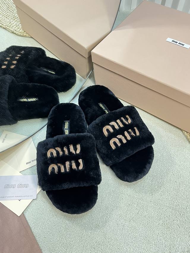 Miumiu's top-of-the-line furry slippers for fall and winter! 1:1 molded, instant