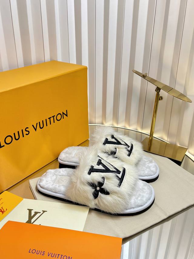 Louis Vuitton's new mink slippers, mink fur embroidered logo, wool insole, rubb