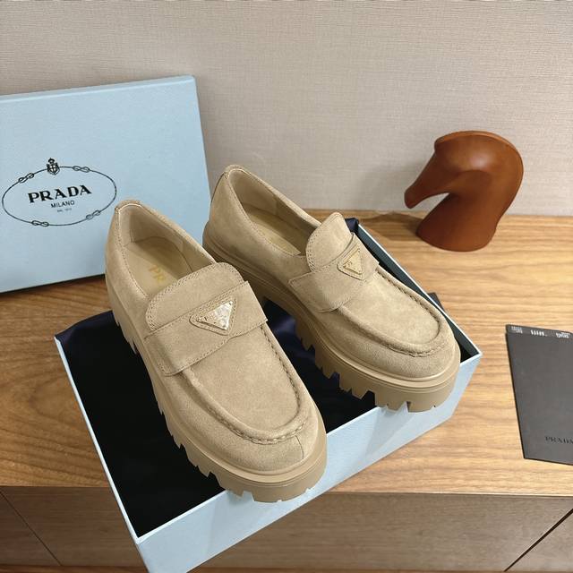 Factory Prada 25Fw latest thick-soled loafers, the celebrity-style triangle buc
