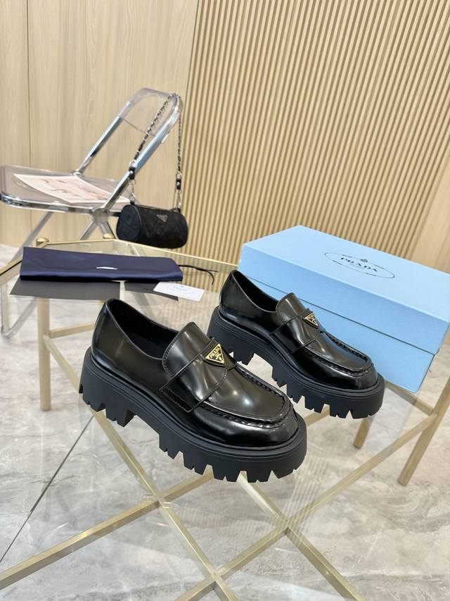 Factory, Prada 25Ss new thick-soled Mary Jane loafers. Retro, fashionable, and