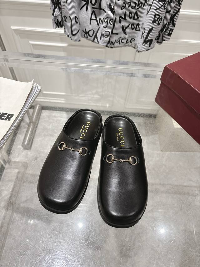 Factory Gucci Women's Horsebit Mules and Slippers The new collection focuses on