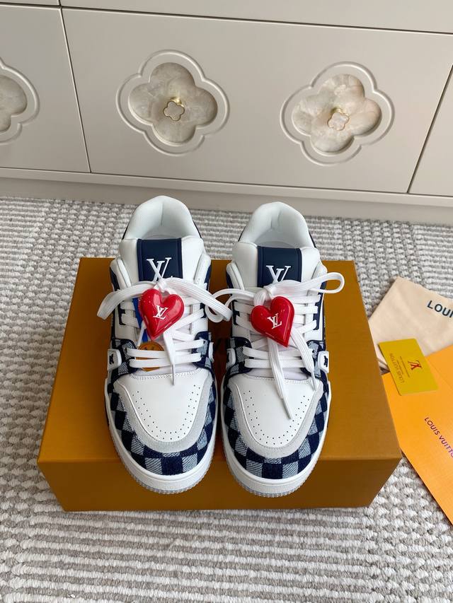 Unisex Love 50 Lv Donkey Brand's new series of thick-soled sneakers for couples