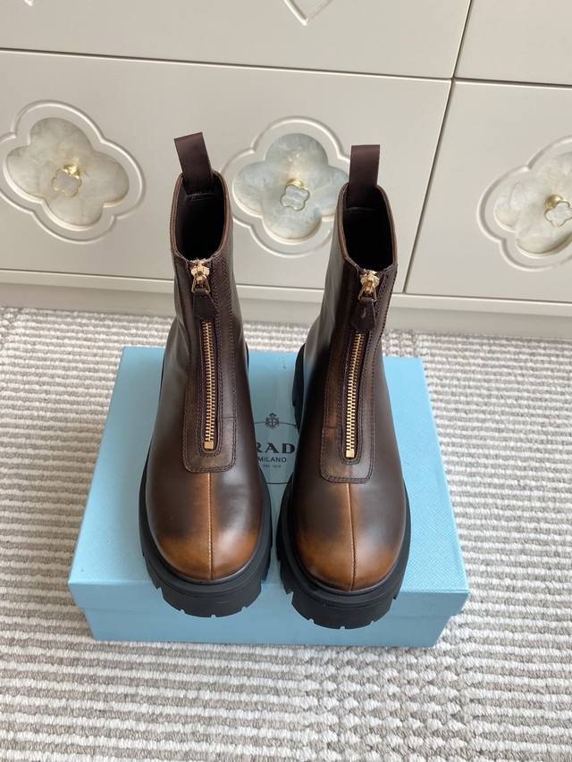 # New Prada thick-soled motorcycle boots. Top quality. Exquisite lines and craft