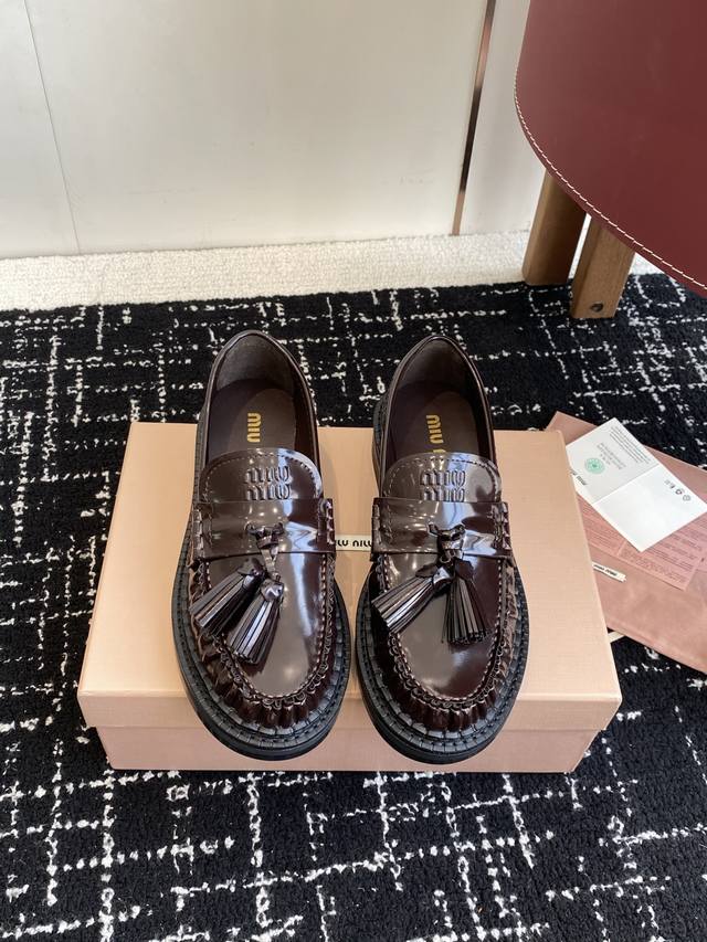 Top quality Miu Miu 25Ss autumn and winter exclusive hit tassel loafers This sea