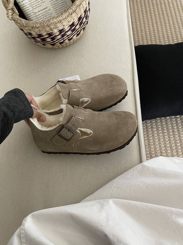 Gorgeous! Winter is here, the season for Birkenstocks! It's unbelievable to wea