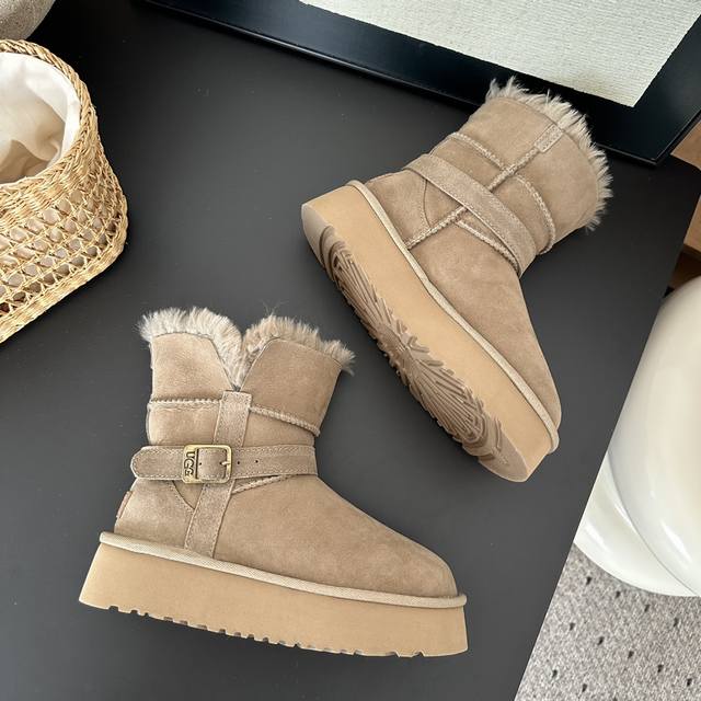 Knight thick-soled bootsInstantly turn you into long legs Two-wearable with fur