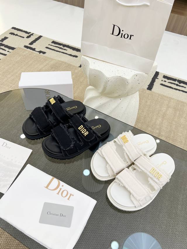 Top-tier Dior spring/summer season double C Velcro casual sandals! Summer beach