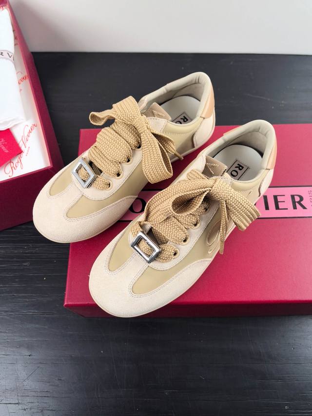 Top-of-the-line version Roger Vivie* 25Ssrv German training shoes This year's b Top-of-the-line version Roger Vivie* 25Ssrv German training shoes This year's b