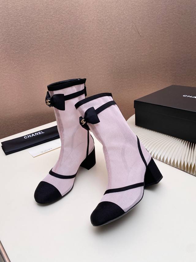 Chanel 's latest 25B bow Mary Jane boots are highly recommended by many online c